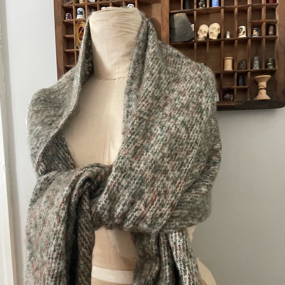 Pink Martini scarf - Picture 6 of 6